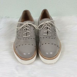 Laura Bellariva gray suede and leather oxfords.